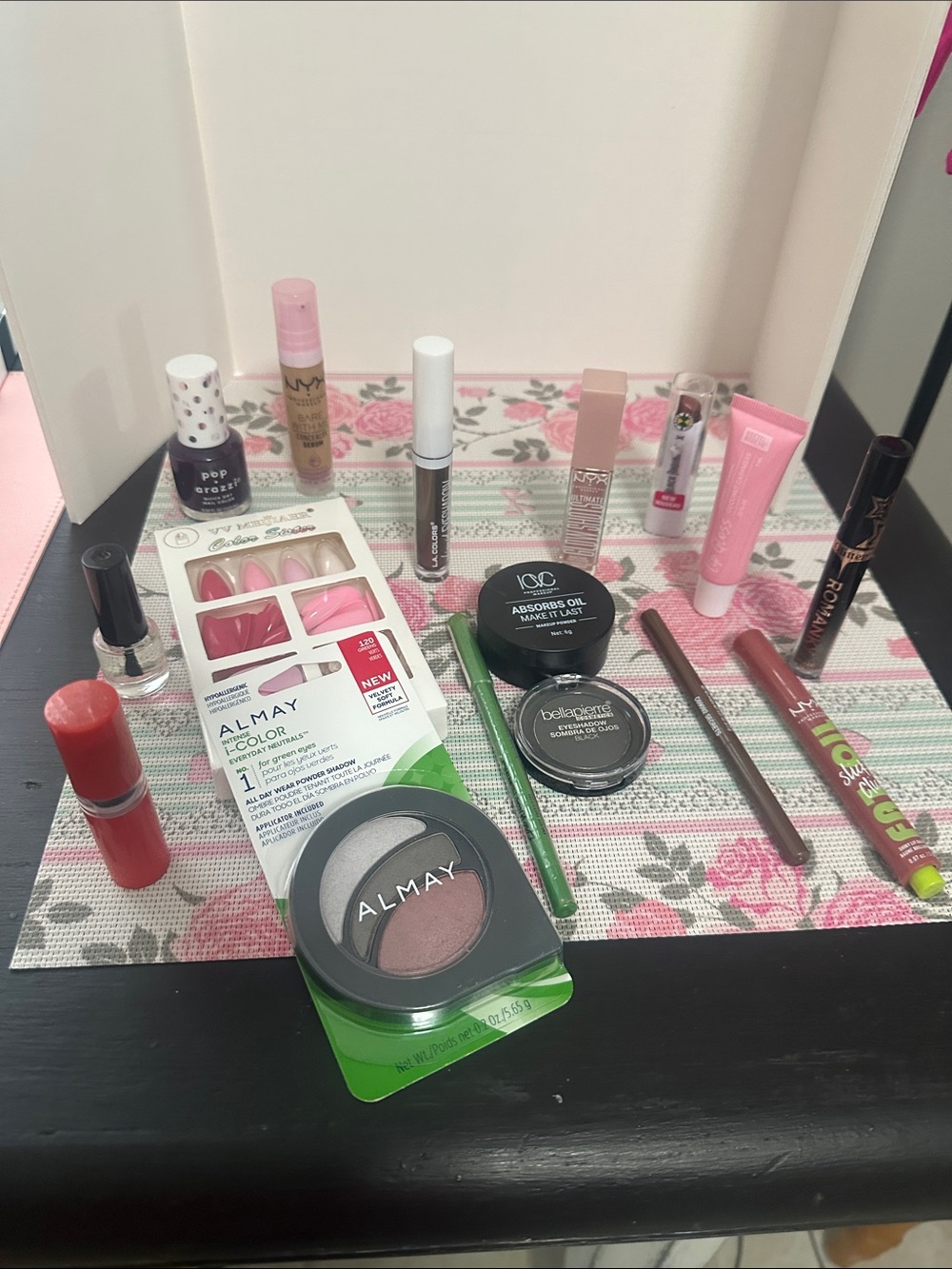 16 pc makeup set NWT